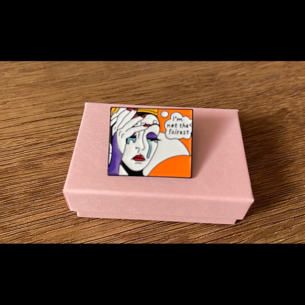 Brand New Disney’s “Snowwhite” Evil Queen Grimhilde Metal & Enamel Pin